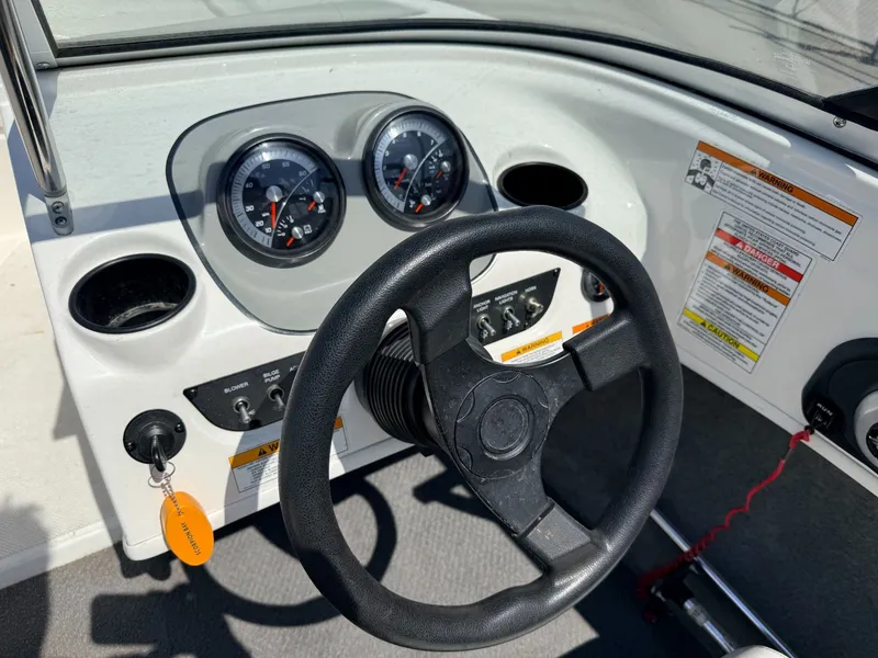 Slide: The Image of Bayliner 175 Bowrider 2015 - 5