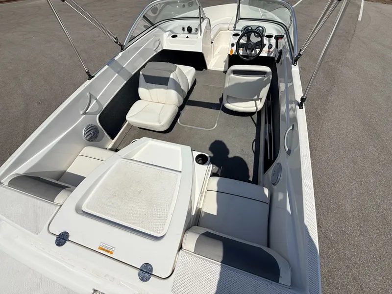 Slide: The Image of Bayliner 175 Bowrider 2015 - 7