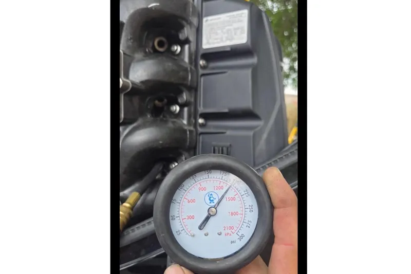 Slide: The Image of Pressure gauge on a 2019 Bayliner Element F18 engine. - 50