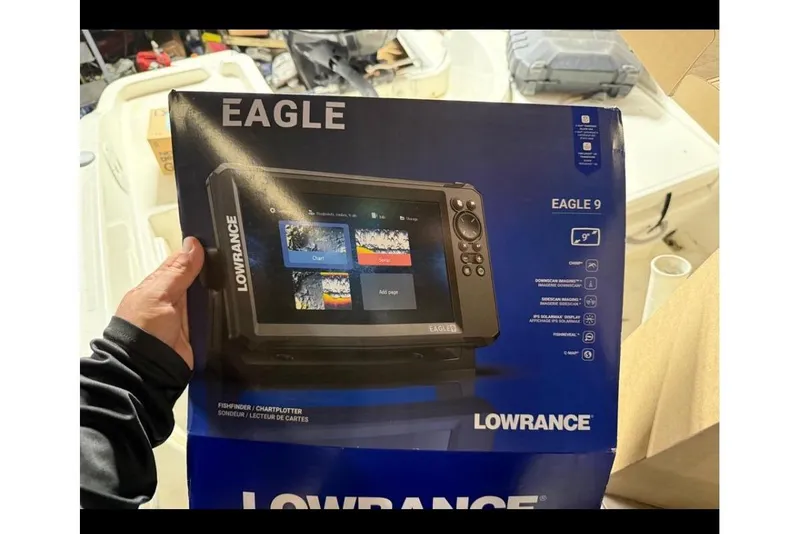 Slide: The Image of Lowrance Eagle 9 fishfinder on Bayliner Element F18, 2019. - 54