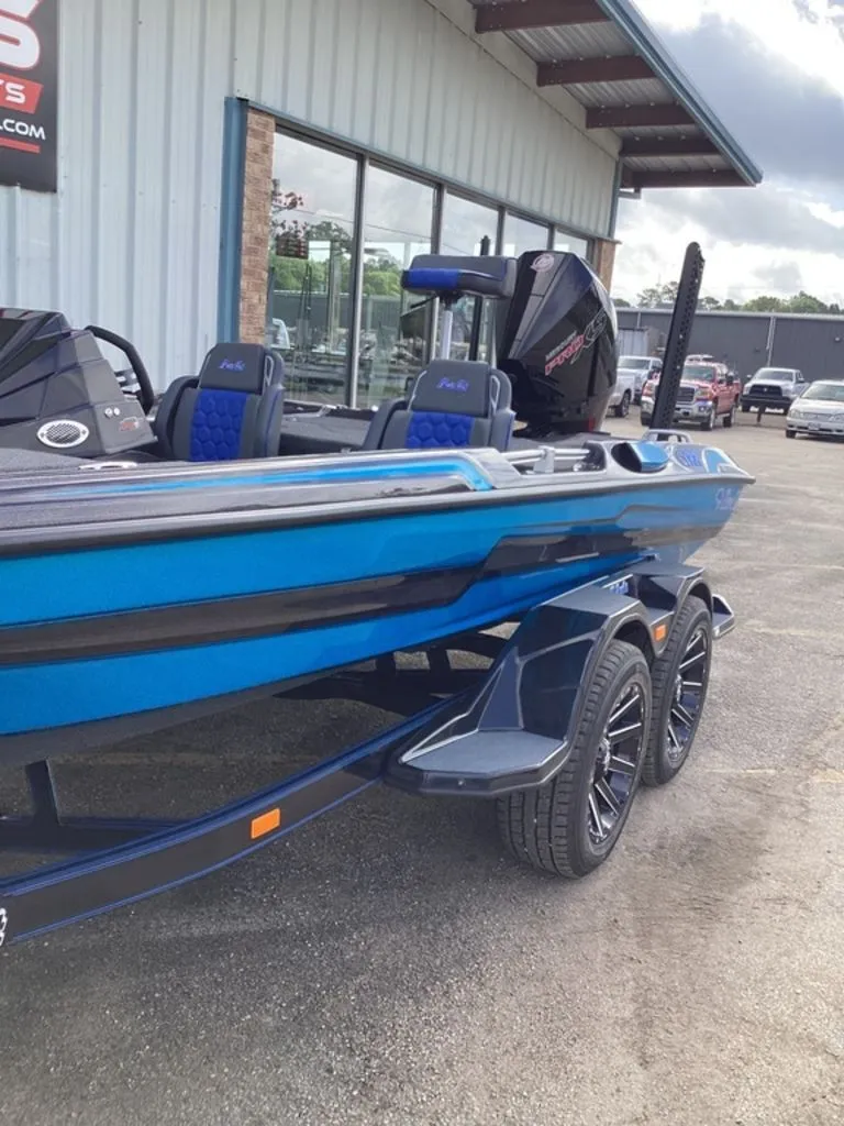 Slide: The Image of Bass Cat Eyra 2026 - 10