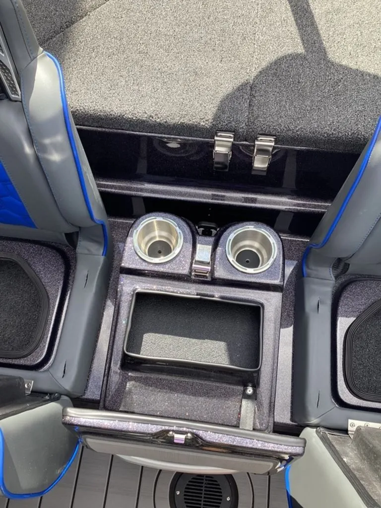 Slide: The Image of Bass Cat Eyra 2026 - 34