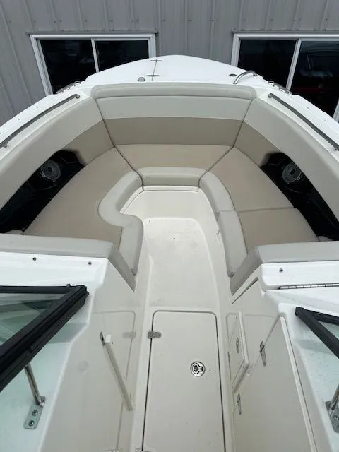 Slide: The Image of Boston Whaler 240 Vantage 2022 - 15