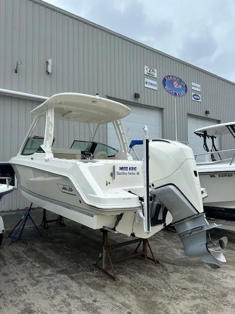 Slide: The Image of Boston Whaler 240 Vantage 2022 - 3