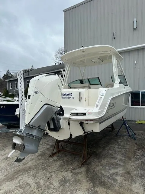 Slide: The Image of Boston Whaler 240 Vantage 2022 - 5