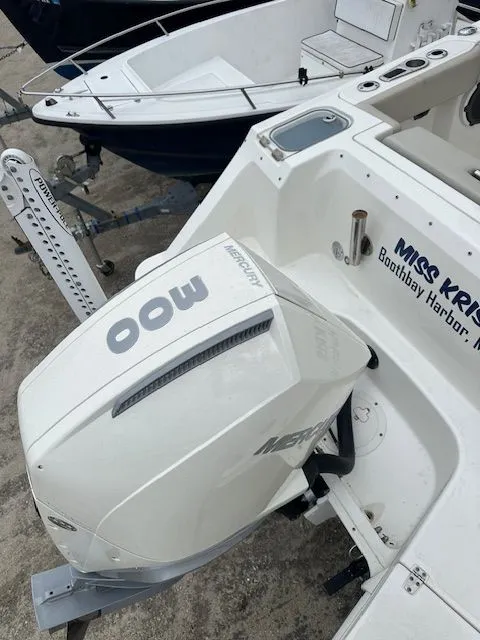 Slide: The Image of Boston Whaler 240 Vantage 2022 - 6