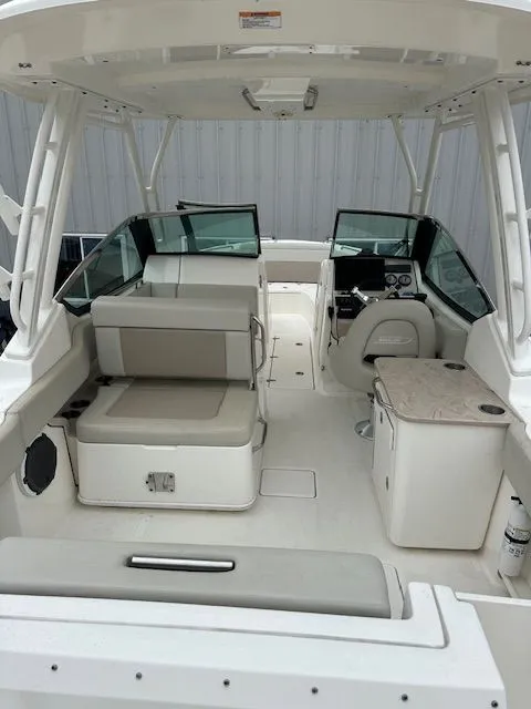Slide: The Image of Boston Whaler 240 Vantage 2022 - 7