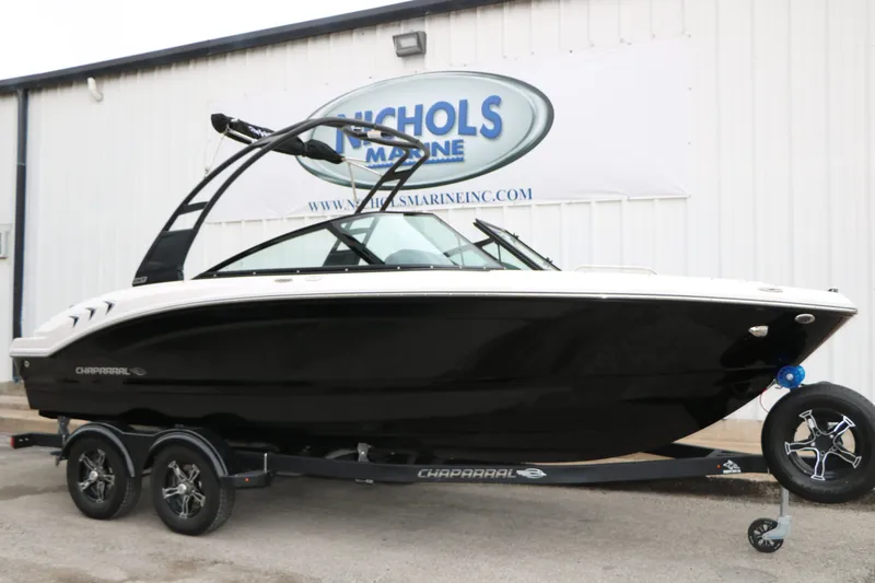 The Image of 2026 Chaparral 21 SSi boat on trailer in front of building. - 1