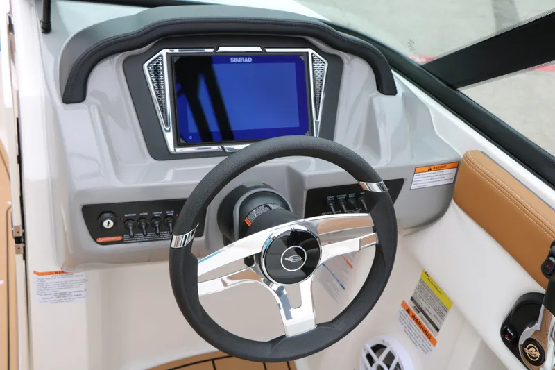 Slide: The Image of Chaparral 21 SSi 2026 helm with Simrad display. - 37
