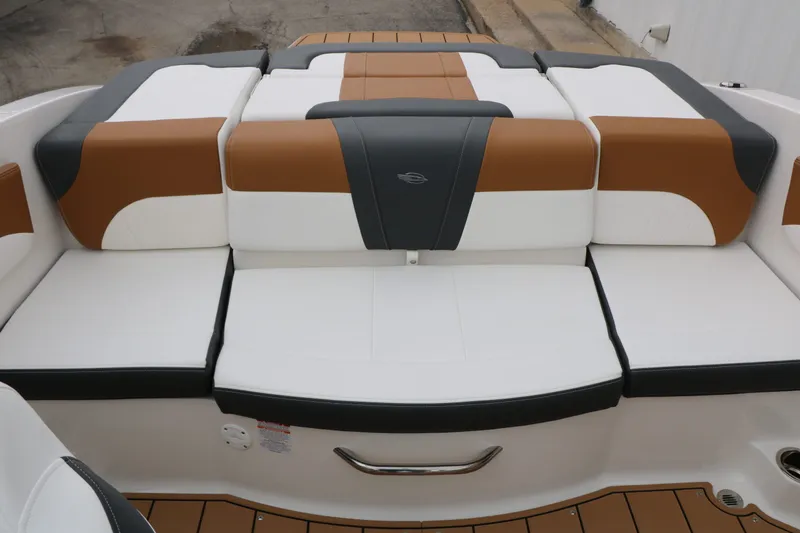 Slide: The Image of Chaparral 21 SSi 2026 boat rear seating in white and brown. - 40