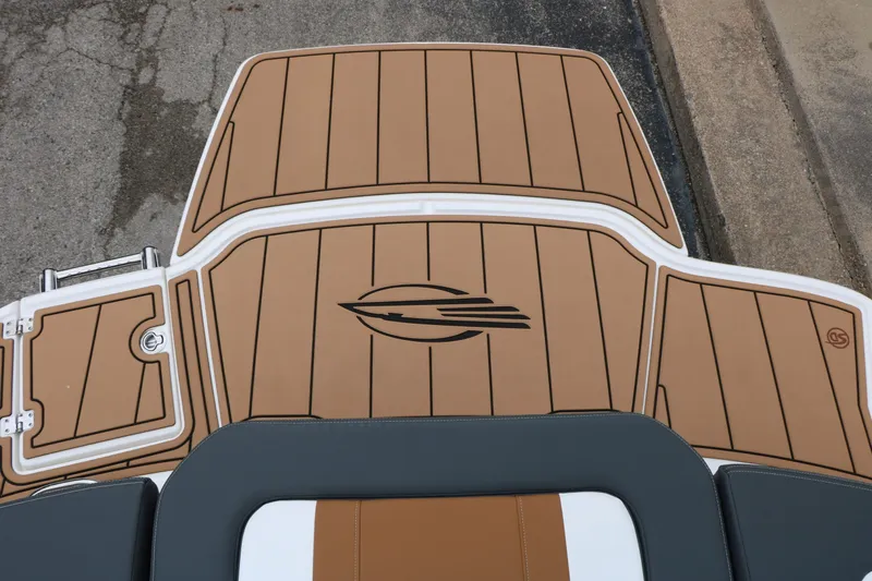 Slide: The Image of Rear view of 2026 Chaparral 21 SSi with brown deck. - 41