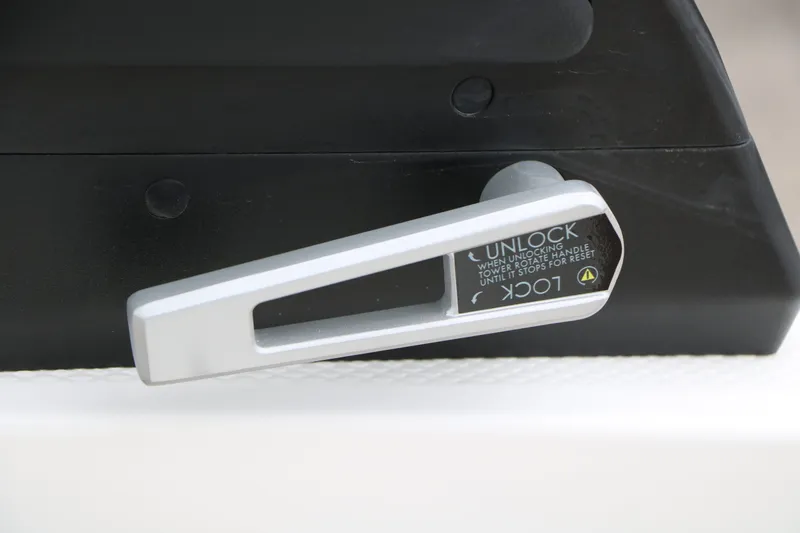 Slide: The Image of Chaparral 21 SSi 2026 boat lock with silver handle. - 42