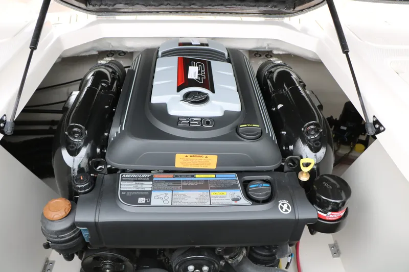 Slide: The Image of 2026 Chaparral 21 SSi engine with Mercury 250 horsepower. - 44