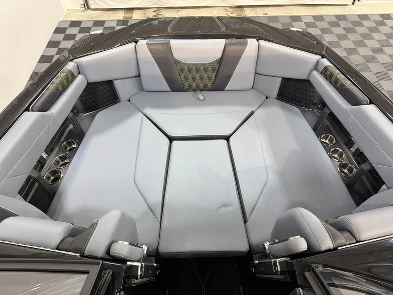 Slide: The Image of Malibu M230 2026 - 8