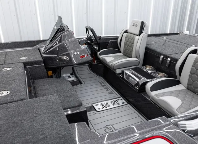 Slide: The Image of Bass Cat LYNX STS - IN SHOWROOM 2026 - 26