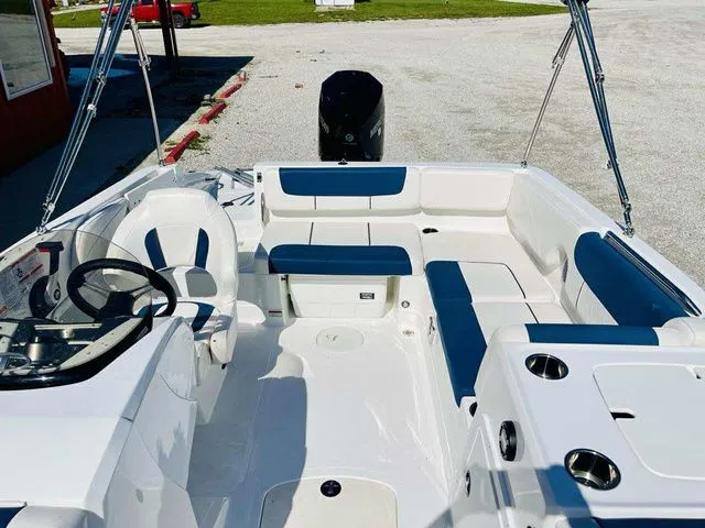 Slide: The Image of Tahoe 2150 Deck Boat powered by a Mercury 225HP 2023 - 13