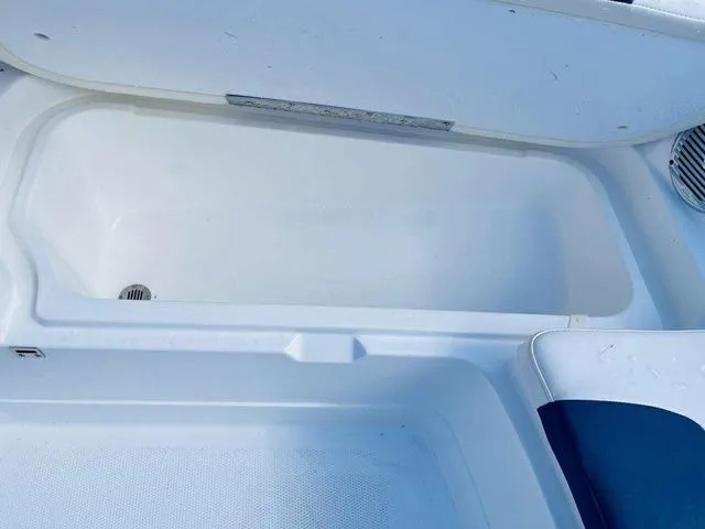 Slide: The Image of Tahoe 2150 Deck Boat powered by a Mercury 225HP 2023 - 4
