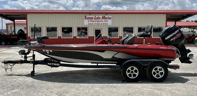 The Image of Nitro Z19 powered by a 200HP Mercury Optimax 2018 - 1