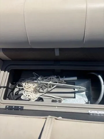 Slide: The Image of Sun Tracker Party Barge 22 XP3 2023 - 10