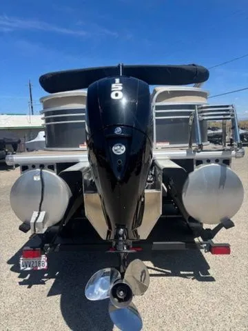 Slide: The Image of Sun Tracker Party Barge 22 XP3 2023 - 3