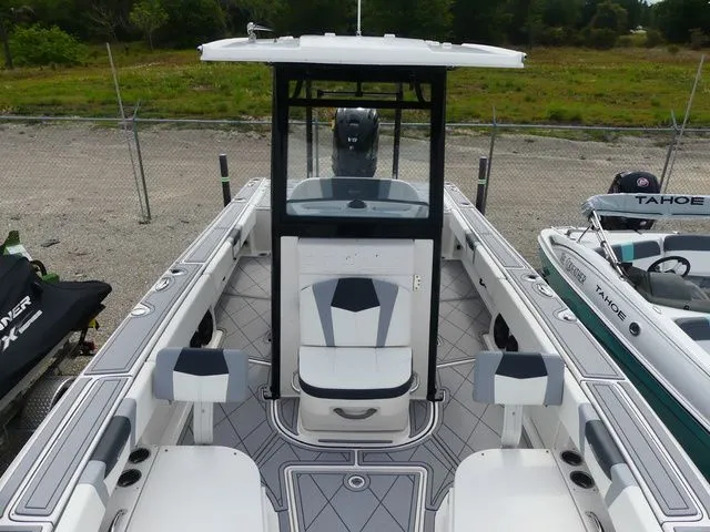 Slide: The Image of Robalo 266 Cayman 2023 - 12