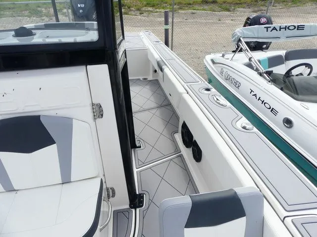 Slide: The Image of Robalo 266 Cayman 2023 - 15