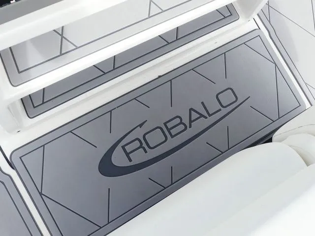Slide: The Image of Robalo 266 Cayman 2023 - 18