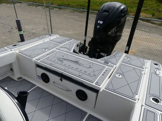 Slide: The Image of Robalo 266 Cayman 2023 - 19