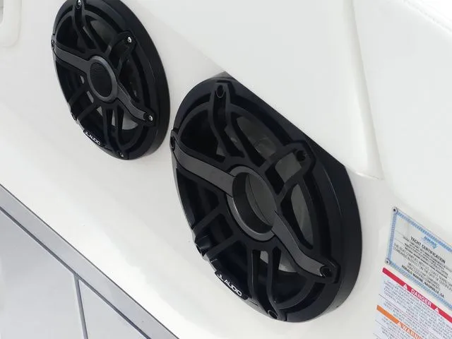Slide: The Image of Robalo 266 Cayman 2023 - 21