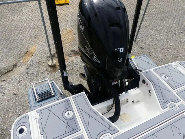 Slide: The Image of Robalo 266 Cayman 2023 - 22