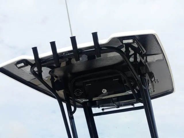 Slide: The Image of Robalo 266 Cayman 2023 - 23