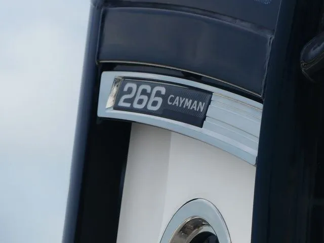 Slide: The Image of Robalo 266 Cayman 2023 - 7