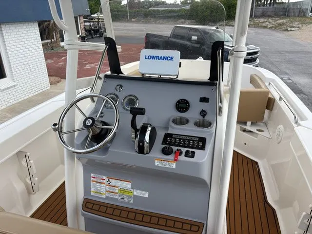Slide: The Image of Bayliner T22CX 2022 - 13
