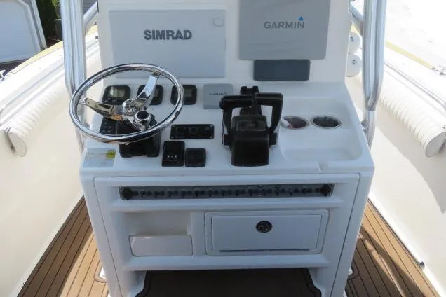 Slide: The Image of 2006 Sea Hunt Triton 260 helm with Simrad and Garmin navigation systems. - 11