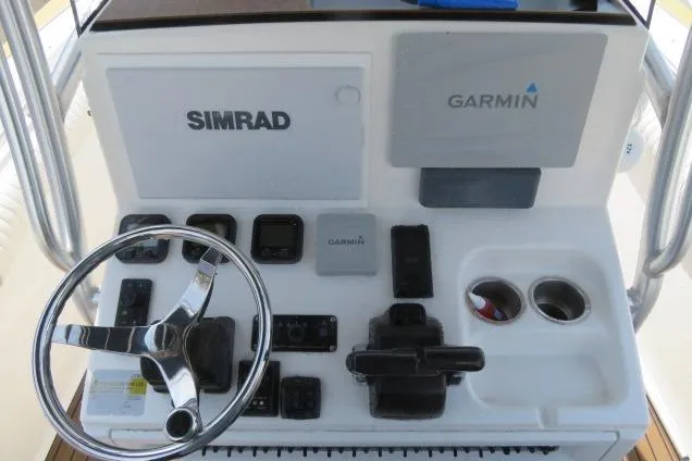 Slide: The Image of 2006 Sea Hunt Triton 260 helm with Simrad and Garmin navigation systems. - 15
