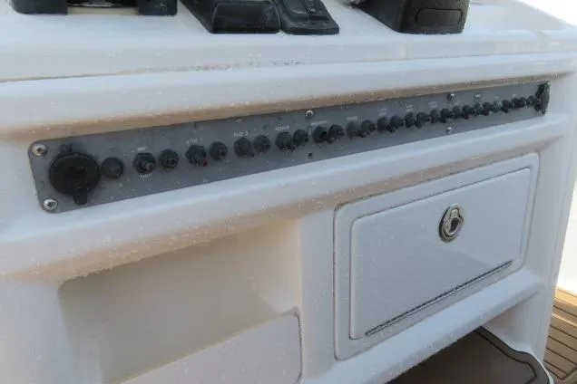 Slide: The Image of Control panel and storage compartment on a 2006 Sea Hunt Triton 260 boat. - 18