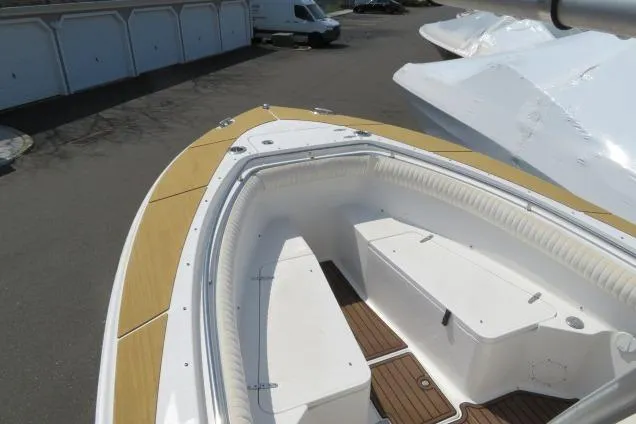 Slide: The Image of 2006 Sea Hunt Triton 260 boat with spacious seating and teak flooring. - 41