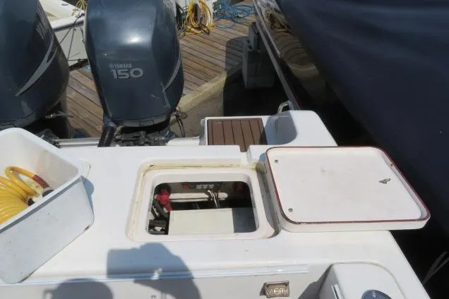 Slide: The Image of 2006 Sea Hunt Triton 260 boat deck with Yamaha 150 engines and storage compartments. - 7