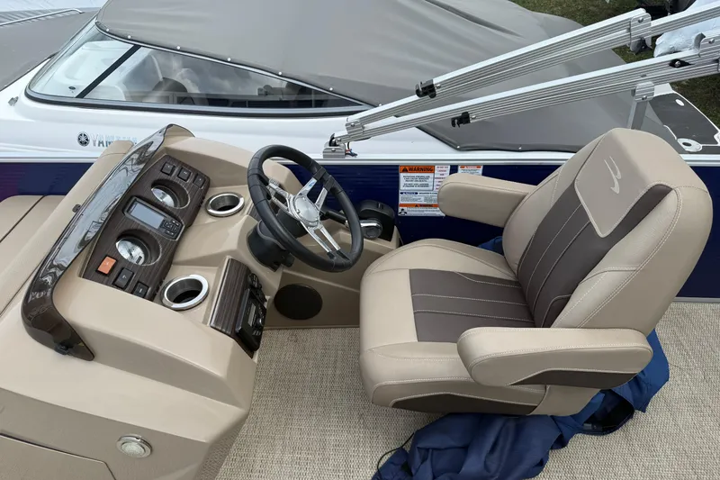 Slide: The Image of 2020 Bennington SX22 boat helm with steering wheel and captain's chair. - 5