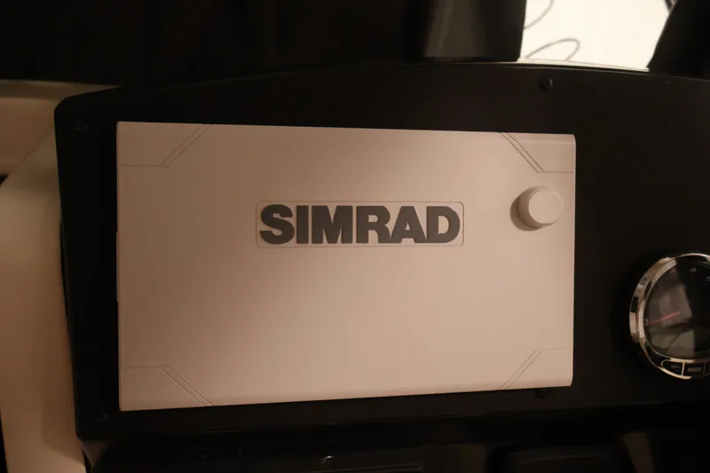 Slide: The Image of Simrad navigation system on 2026 Bayliner Trophy T25 Pilothouse dashboard. - 42