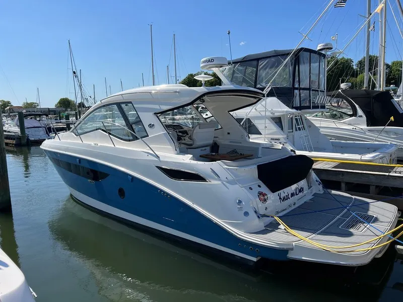 The Image of Sea Ray Sundancer 350 Coupe 2021 - 1
