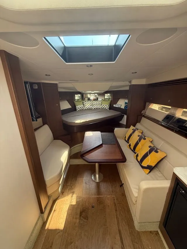 Slide: The Image of Sea Ray Sundancer 350 Coupe 2021 - 28