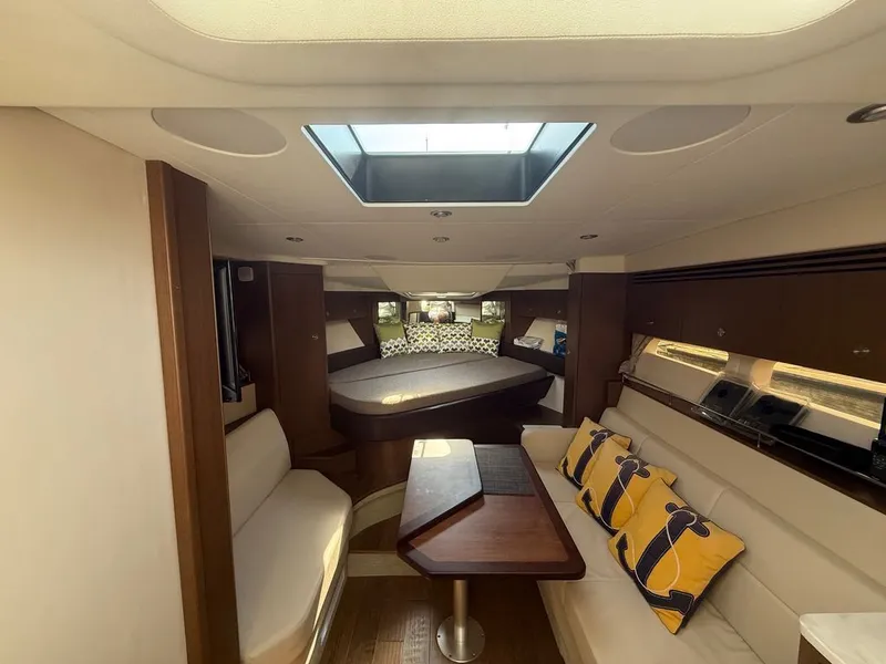 Slide: The Image of Sea Ray Sundancer 350 Coupe 2021 - 29