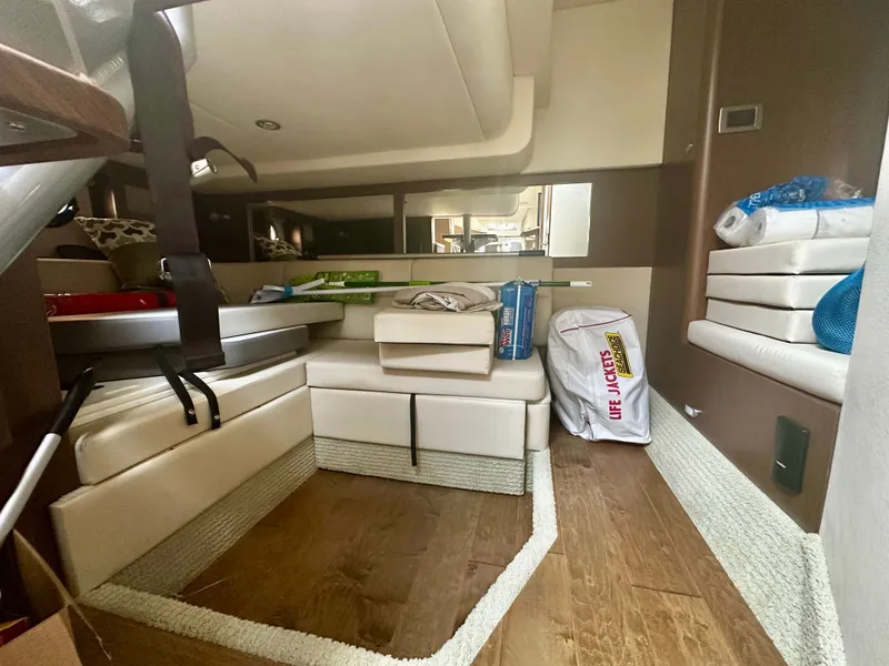 Slide: The Image of Sea Ray Sundancer 350 Coupe 2021 - 44