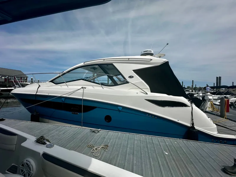 Slide: The Image of Sea Ray Sundancer 350 Coupe 2021 - 45