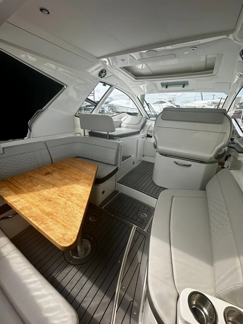 Slide: The Image of Sea Ray Sundancer 350 Coupe 2021 - 47