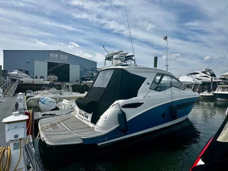 Slide: The Image of Sea Ray Sundancer 350 Coupe 2021 - 48