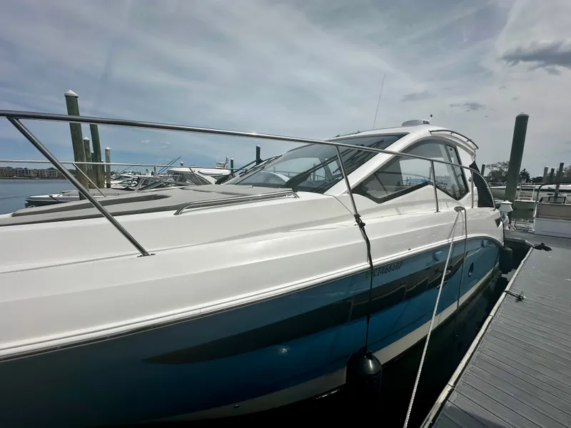 Slide: The Image of Sea Ray Sundancer 350 Coupe 2021 - 49