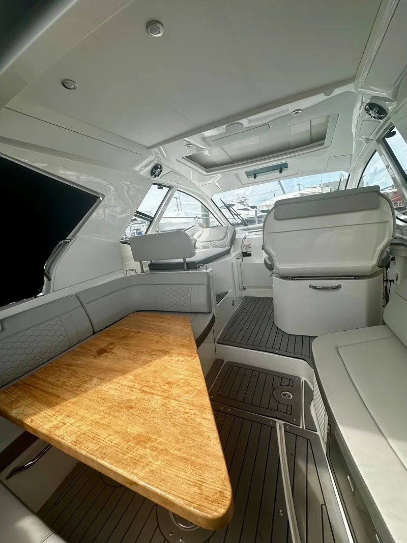 Slide: The Image of Sea Ray Sundancer 350 Coupe 2021 - 51