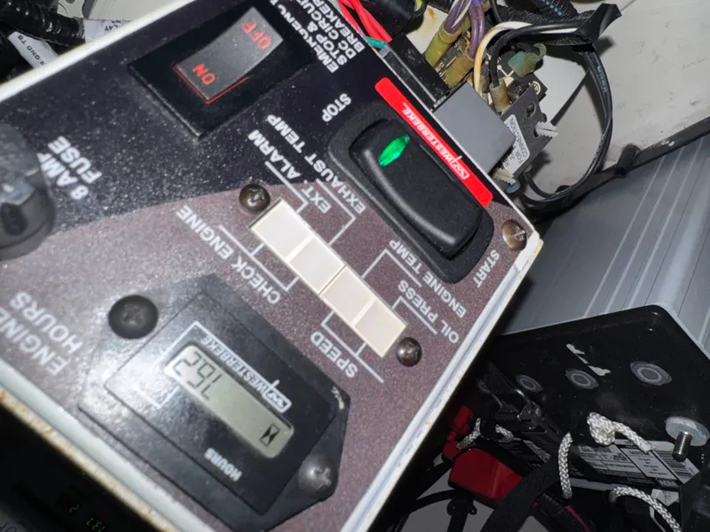 Slide: The Image of Sea Ray Sundancer 350 Coupe 2021 - 53